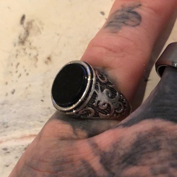 Ring - Picture 2 of 2